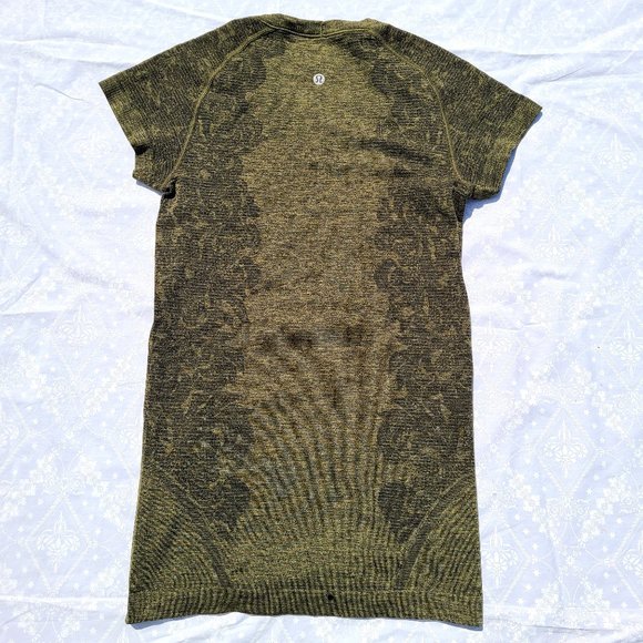 Lululemon Swiftly Tech Short Sleeve Crew - Black / Brave Olive - Size 4 - Picture 9 of 16